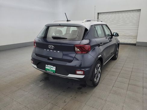 Used 2024 Hyundai Venue Limited image 9