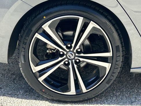 Certified 2022 Nissan Sentra SR w/ SR Premium Package image 8