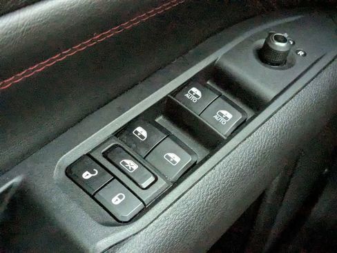 Used 2025 Jeep Compass Trailhawk w/ Trailhawk Elite Group image 24