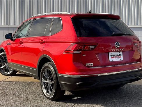 Used 2022 Volkswagen Tiguan SE w/ Panoramic Sunroof Package image 15