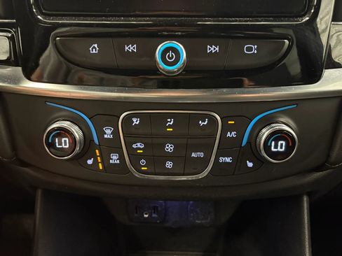 Used 2022 Chevrolet Traverse LT FWD image 69