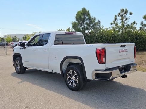 New 2026 GMC Sierra 1500 SLE image 3