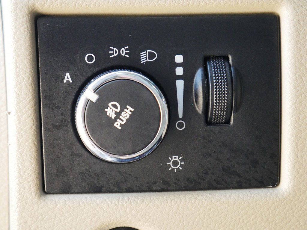Used 2013 Jeep Grand Cherokee Limited AWD/4WD image 25
