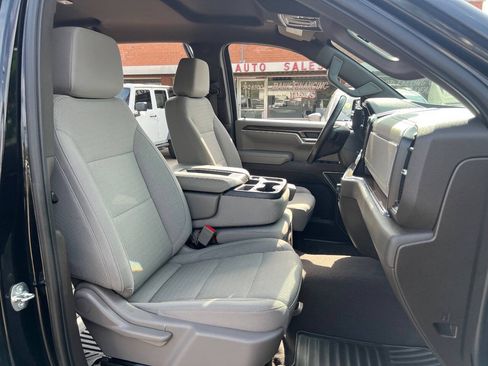 Used 2023 Chevrolet Silverado 1500 LT AWD/4WD image 17