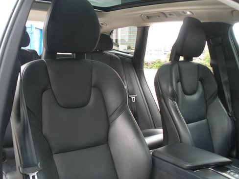 Used 2018 Volvo XC60 T5 Momentum AWD/4WD image 33