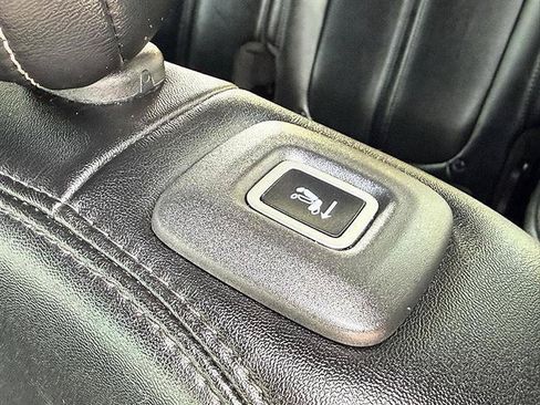 Used 2024 Jeep Wagoneer L Series II RWD image 21
