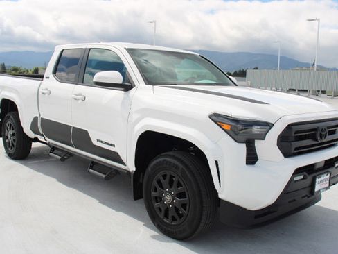Certified 2026 Toyota Tacoma SR5 AWD/4WD image 2