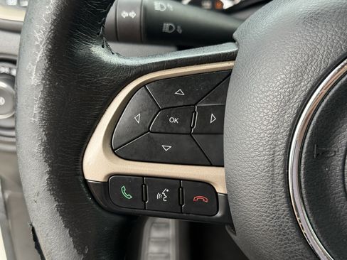 Used 2015 Jeep Renegade Latitude w/ Popular Equipment Group FWD image 16
