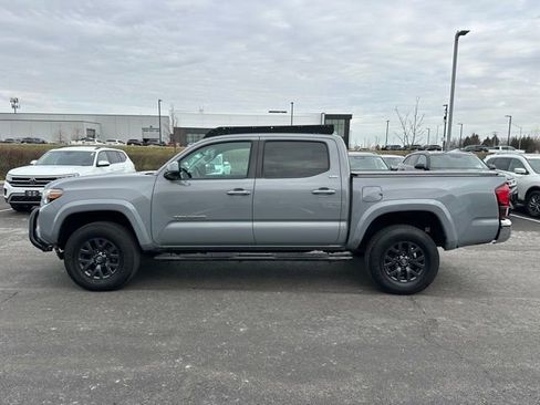Used 2021 Toyota Tacoma SR5 AWD/4WD image 4