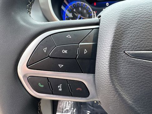 Certified 2024 Chrysler Pacifica Touring-L image 31