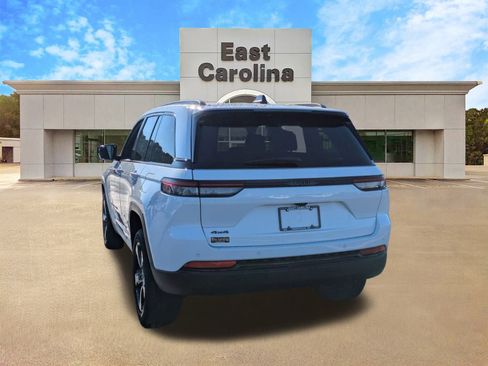 New 2025 Jeep Grand Cherokee Altitude image 5