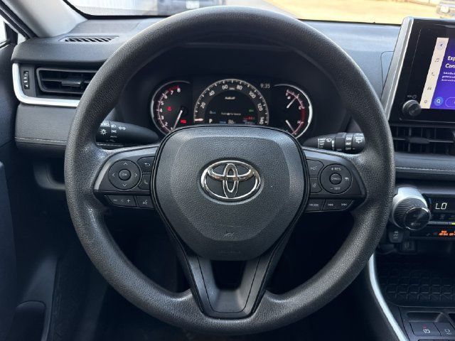 Used 2025 Toyota RAV4 XLE FWD image 13