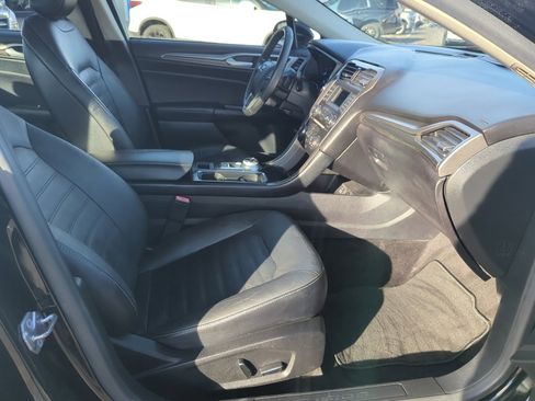 Used 2017 Ford Fusion SE image 29