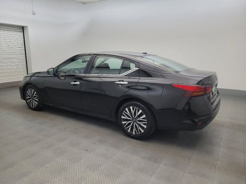 Used 2025 Nissan Altima 2.5 SV FWD image 3