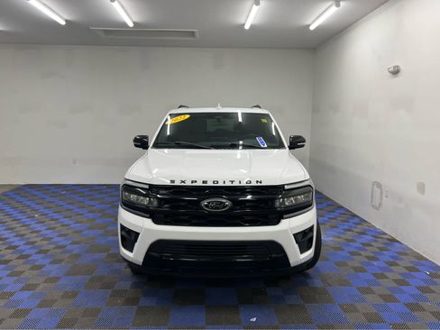 Used 2022 Ford Expedition Limited image 7