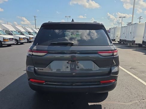 Used 2025 Jeep Grand Cherokee Altitude AWD/4WD image 6