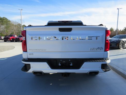 Used 2022 Chevrolet Silverado 1500 High Country w/ Technology Package image 3