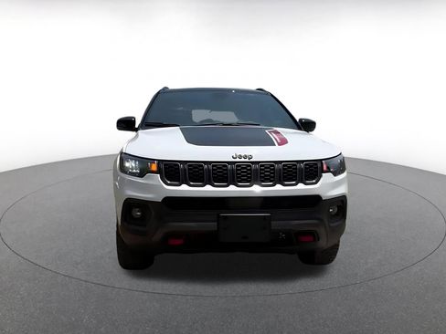 Used 2025 Jeep Compass Trailhawk AWD/4WD image 3