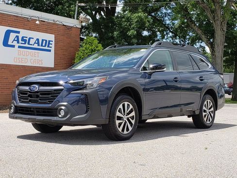 Used 2025 Subaru Outback Premium AWD/4WD image 1