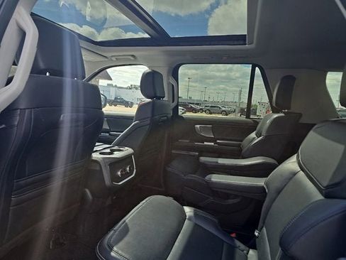 Used 2025 Ford Expedition Max Platinum AWD/4WD image 5