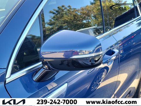 Used 2025 Kia Sorento EX w/ Panoramic Sunroof Package image 6
