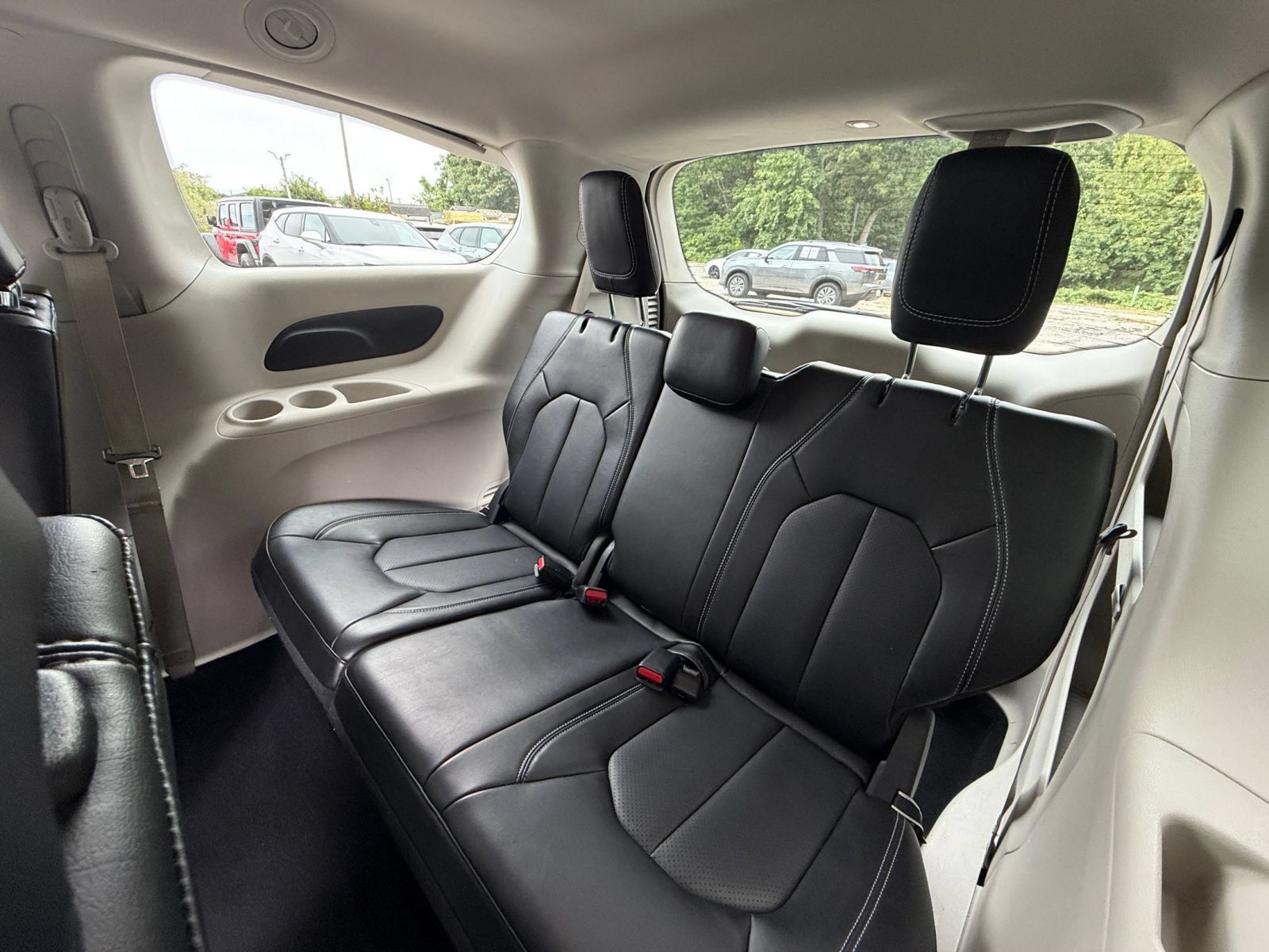 Used 2024 Chrysler Pacifica Touring-L FWD image 29