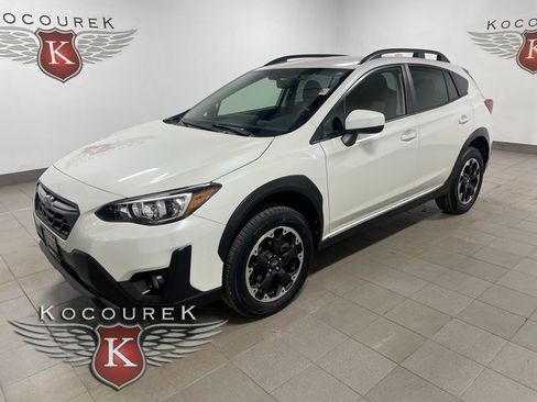 Used 2023 Subaru Crosstrek 2.0i Premium image 3
