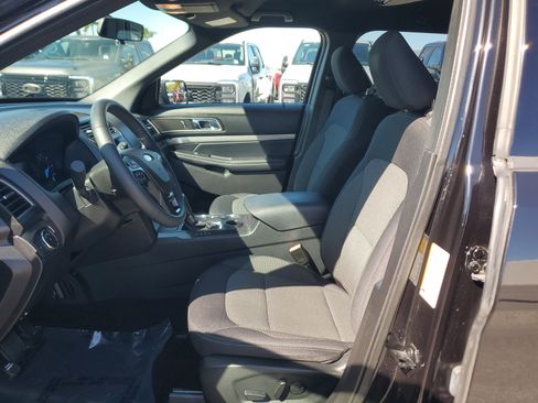 Used 2019 Ford Explorer XLT image 17