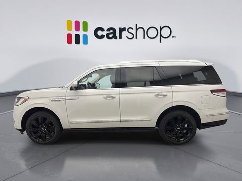 Used 2024 Lincoln Navigator Reserve AWD/4WD image 2
