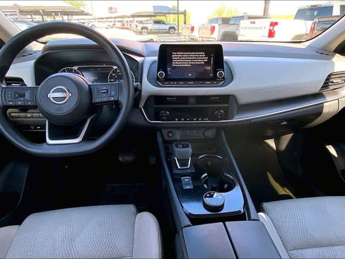 Used 2024 Nissan Rogue SV AWD/4WD image 14