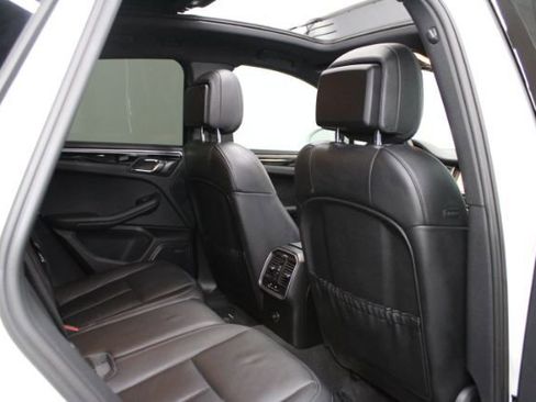 Used 2015 Porsche Macan S w/ Premium Package Plus image 24