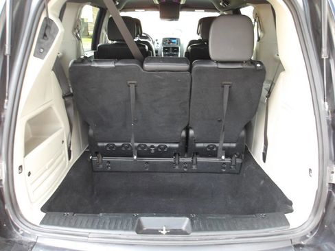 Used 2017 Dodge Grand Caravan SXT w/ Driver Convenience Group image 23