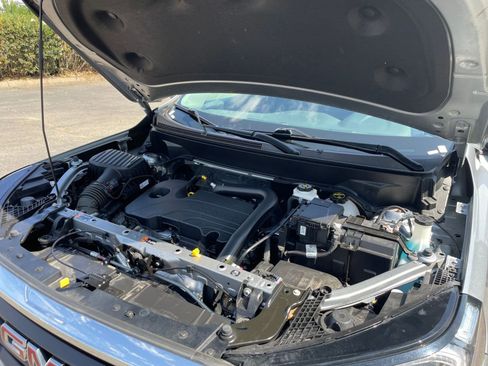 Used 2024 GMC Terrain SLE image 30