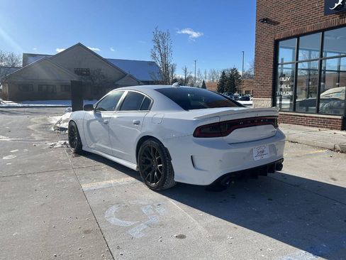 Used 2018 Dodge Charger SRT w/ Technology Group image 9