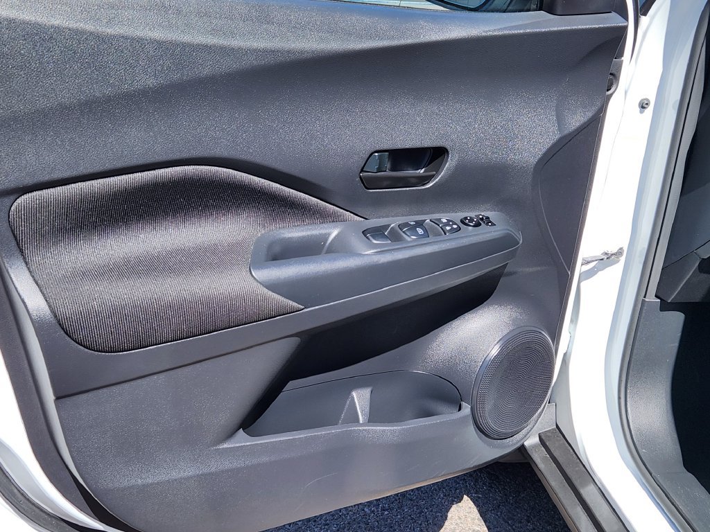 Certified 2025 Nissan Kicks Play S FWD image 19