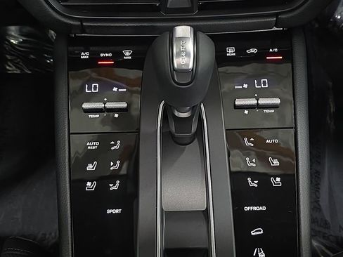 New 2026 Porsche Macan image 19