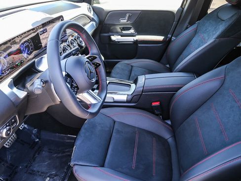 Used 2024 Mercedes-Benz EQB 300 4MATIC image 17