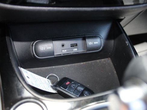 Used 2014 Kia Soul + w/ Primo Package FWD image 28