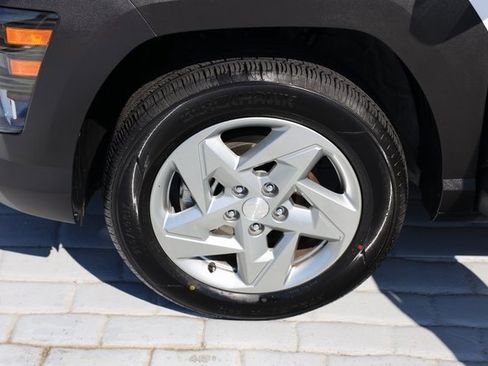 Used 2024 Hyundai Kona SE image 38