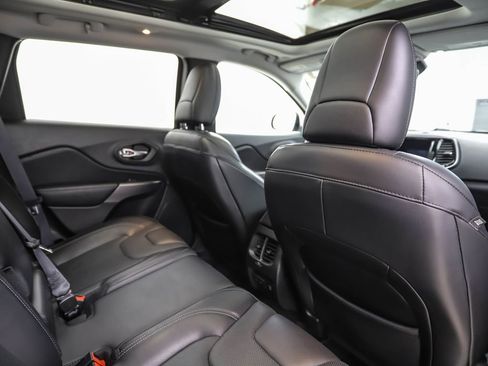 Used 2019 Jeep Cherokee Limited image 27