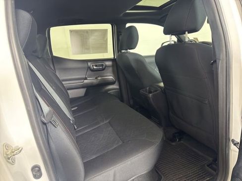 Used 2016 Toyota Tacoma TRD Off-Road w/ Premium & Technology Package image 5