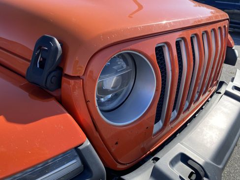 Used 2020 Jeep Wrangler Unlimited Sahara AWD/4WD image 16