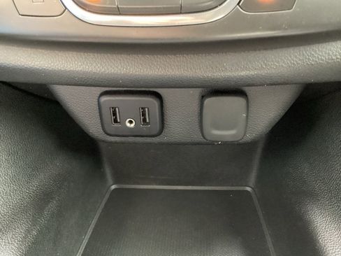 Used 2020 Chevrolet Traverse LS image 23