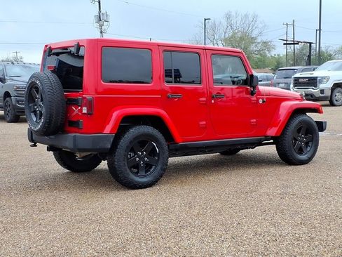 Used 2015 Jeep Wrangler Unlimited Sahara image 4