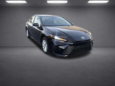 Used 2025 Toyota Camry LE FWD image 8