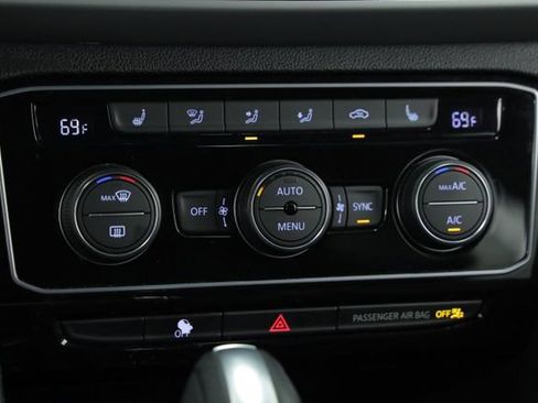 Used 2022 Volkswagen Atlas Cross Sport SEL image 20