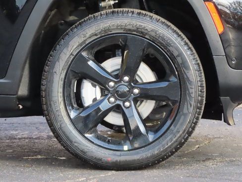 New 2025 Jeep Grand Cherokee Limited w/ Luxury Tech Group II image 16