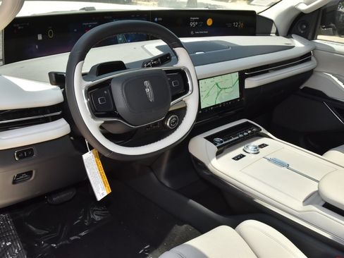 New 2026 Lincoln Navigator L Reserve AWD/4WD image 37