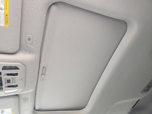 Used 2023 Toyota Highlander XLE image 25