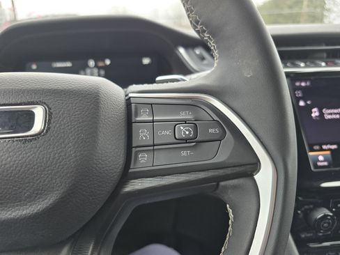 Used 2025 Jeep Grand Cherokee Altitude image 20